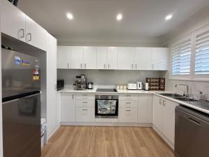 Coogee Sunrise shared Apt with Parking & Work Desk