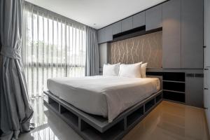 Suite Tide 1BRGym Rooftop Bar Citygate Kamala