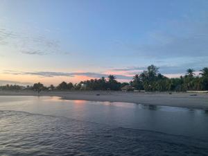 Oceanfront Solar Paradise-Steps to the Sea