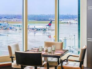 Fairmont Vancouver Airport In-Terminal Hotel