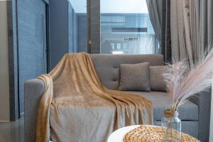 Modern 1BR Mountain-View Apt Kamala Resort B610