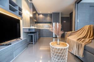 Modern 1BR Mountain-View Apt Kamala Resort B610