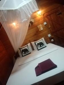 Green land tree house sigiriya