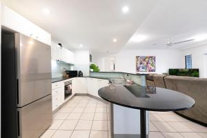 Zen Ocean Crest 3BR Pool - Gym - Balcony - BBQ