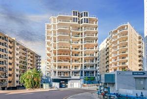 Zen Ocean Crest 3BR Pool - Gym - Balcony - BBQ