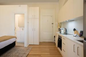 The Crown, Six Surry Hills Isyd