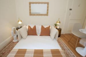 The Crown, Two Surry Hills