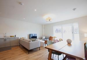 Modern 3BR Split Level Home with Balcony Dublin 16