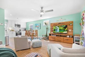 Fire Pit Tropical Oasis Steps to Beach Outdoor Seating