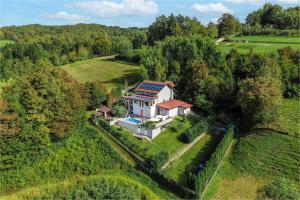 Riverside House with Pool and Hot Tub - Happy Rentals