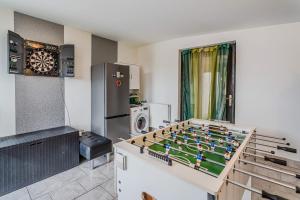 Riverside House with Pool and Hot Tub - Happy Rentals