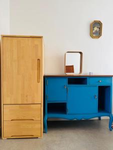 홍대 합정 마포구청역도보3분거리 큰거실 3Room 퀸베드5개 최대10인가족 단체