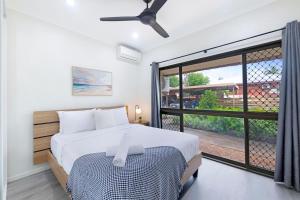 Zen Coastal Hideaway 2BR Modern - Hospital - Beach