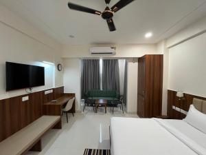 Hotel Krishna Anandam -Near Prem mandir