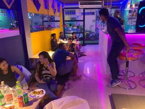 Roxx Social Hostel, Cafe & Bistro