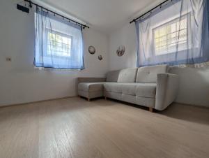 Garden Level Condo With Shady Entrance