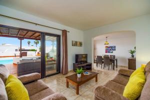 Villa Cielos by Villa Plus