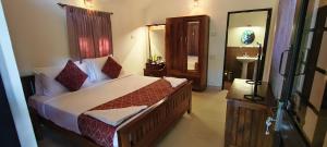 Monica Garden Bungalow