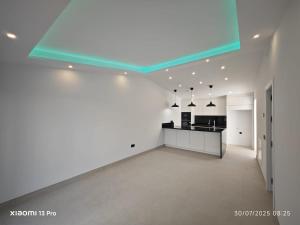 Villa with 2 apartments in 1