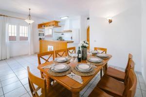 Villa Ciruela by Villa Plus