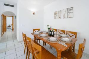 Villa Ciruela by Villa Plus