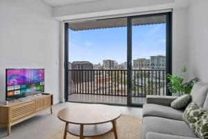 75R Stylish Abnb-Style One Bedroom Apartment in Rosebery, Parking
