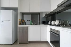 75R Stylish Abnb-Style One Bedroom Apartment in Rosebery, Parking