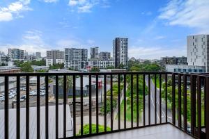 75R Stylish Abnb-Style One Bedroom Apartment in Rosebery, Parking