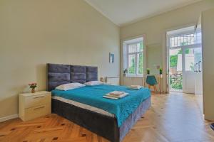 Old and modern Apart Ninoshvili