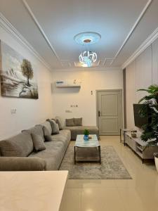 شقق عائلية ثلاث غرف وحمامين وصاله ونت مجاني