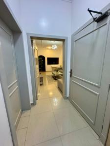 شقق عائلية ثلاث غرف وحمامين وصاله ونت مجاني