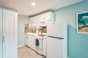 Chic Studio Cottage - Walk to Siesta Key Beach!