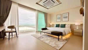 Topseavilla Poolmoon