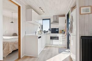 Lovely Cottage Close To The Water