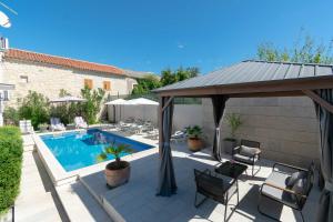 Villa Martin - Countryside Retreat with Pool & Pavilion