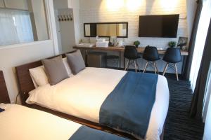 N33 Hakata Sta Riverside