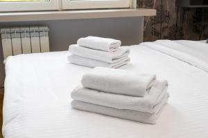 Metro Słodowiec Charming Apartment by BookingHost