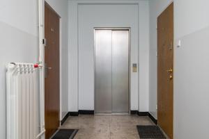 Metro Słodowiec Charming Apartment by BookingHost