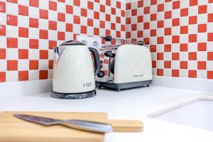 Exterior apartment—Color and comfort in Malasaña