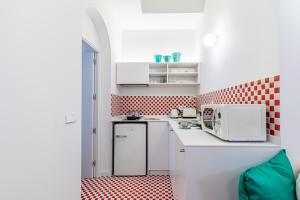 Exterior apartment—Color and comfort in Malasaña