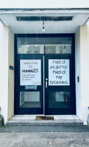 NUMBR25 - self service & low budget Hotel