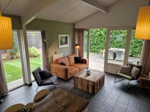 Huinerhofje 2 - Vrijstaand met grote omheinde tuin, rust, privacy en nabij bossen