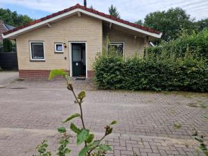 Huinerhofje 2 - Vrijstaand met grote omheinde tuin, rust, privacy en nabij bossen