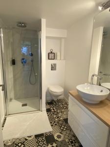 Studio duplex avec spa et cour privée