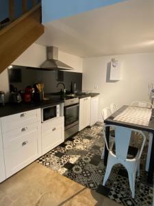 Studio duplex avec spa et cour privée