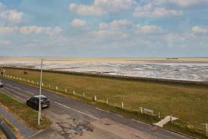 Host & Stay - Fishers Apartment