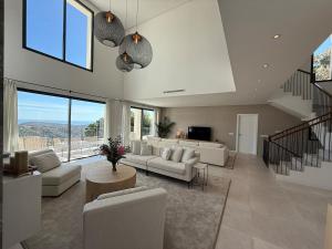 Modern villa, amazing views!