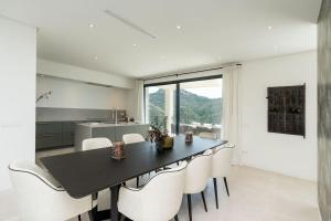 Modern villa, amazing views!