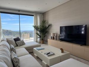 Modern villa, amazing views!