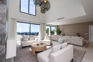 Modern villa, amazing views!